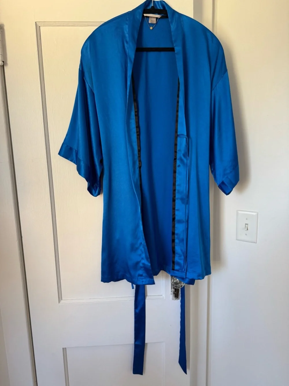Victorias Secret Short Robe - Picture 7 of 9